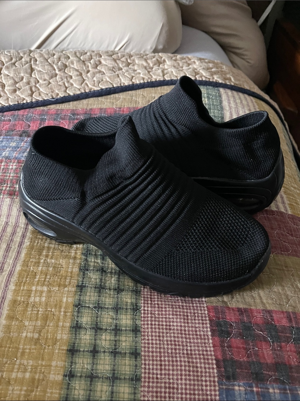 Women’s Slip-On Athletic Sneakers - Black
